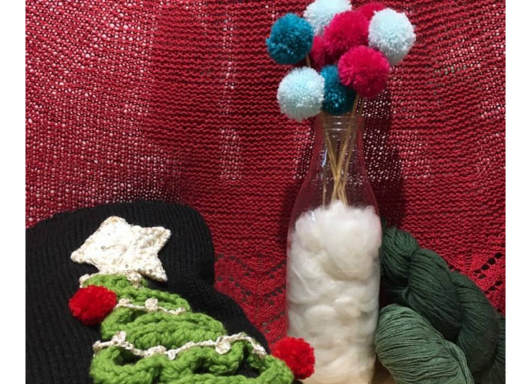 Cómo reducir tu stash y crear adornos navideños con pompones de lana